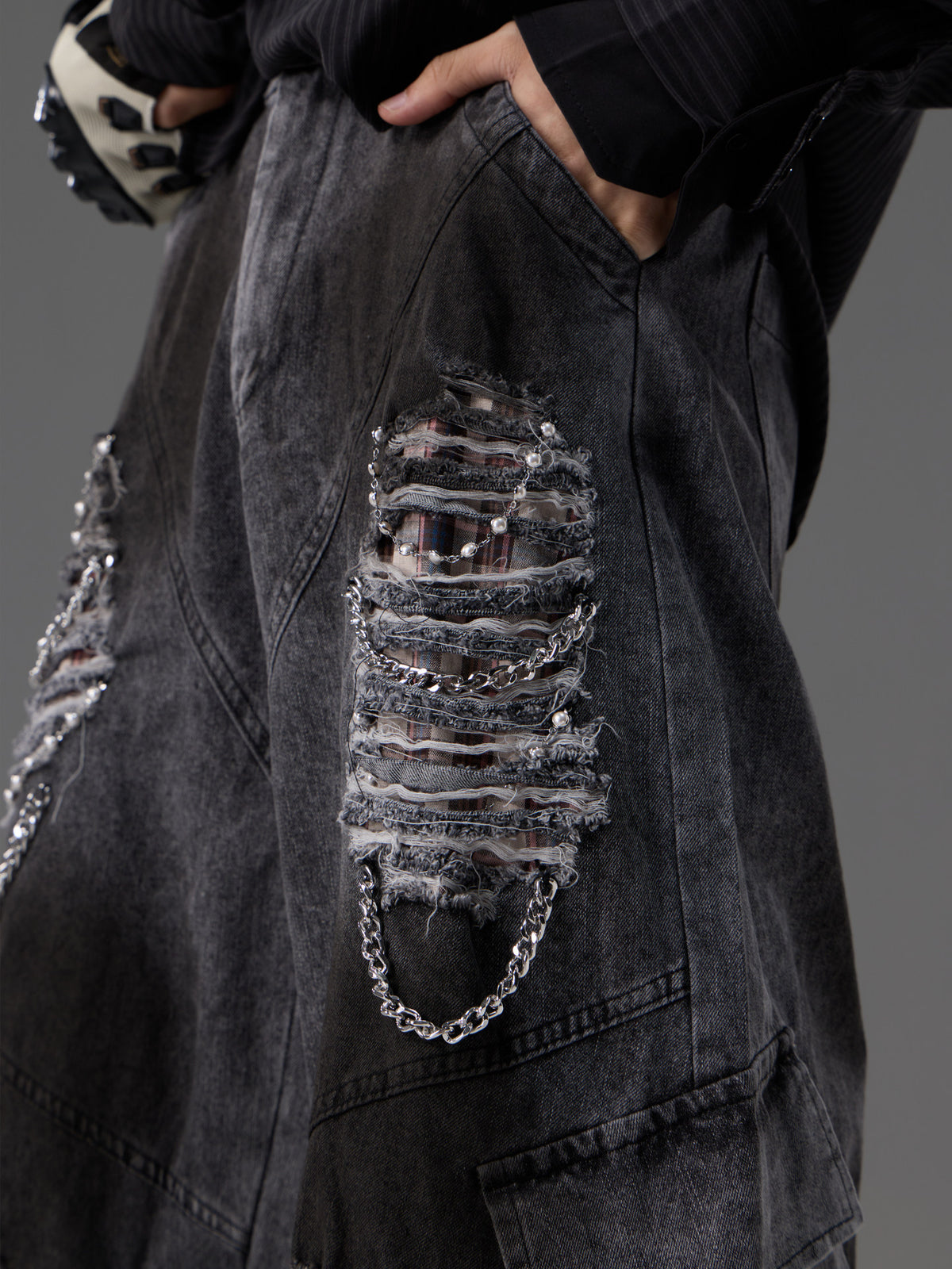 Jeans Denim Détresse Rétro avec des pantalons de travail Pearl and Metal Hardware