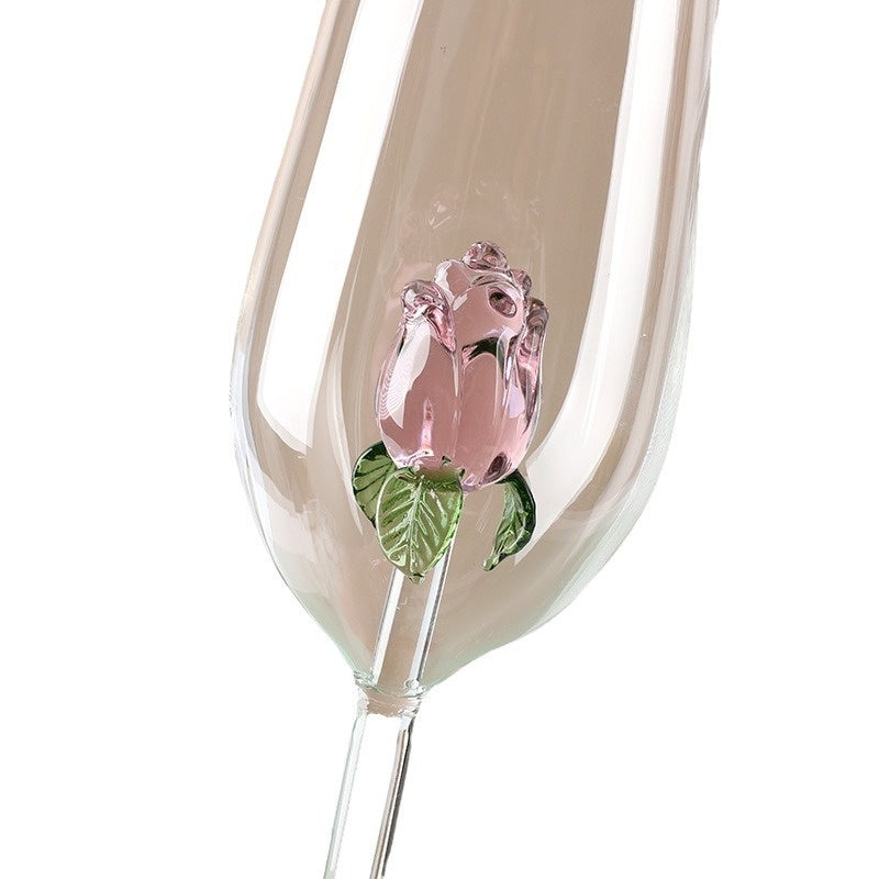 Cocktail en verre créatif et verre à vin rouge en forme de rosebud