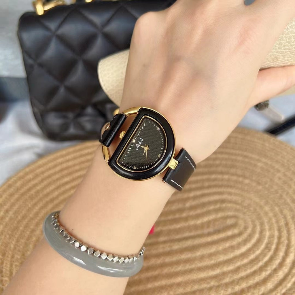 Montre haute de gamme rétro pour femmes avec un cadran demi-lune
