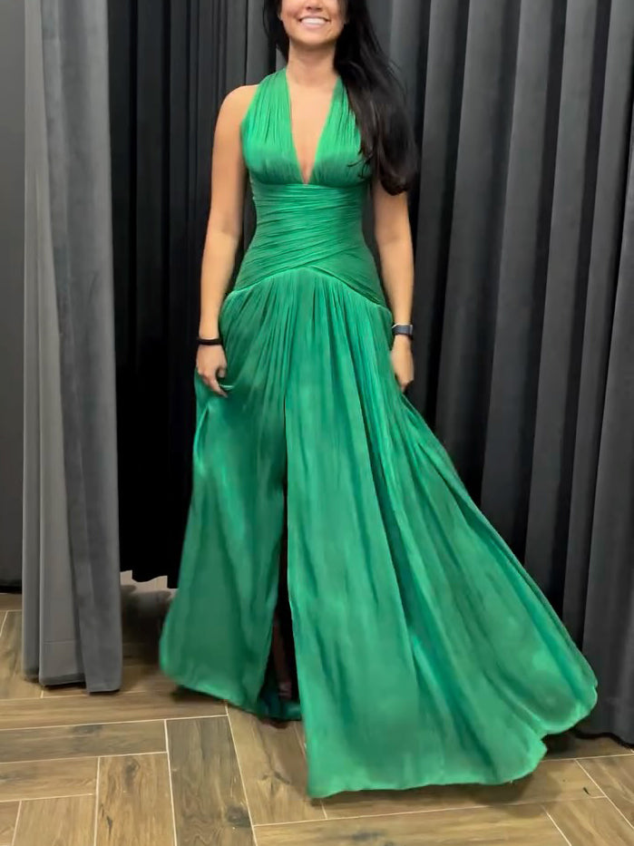 Émeraude vert plongeant collier Gown avec jupe plissée et fente latérale