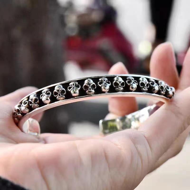 Dark gothique style Skull Punk Bracelet ouvert