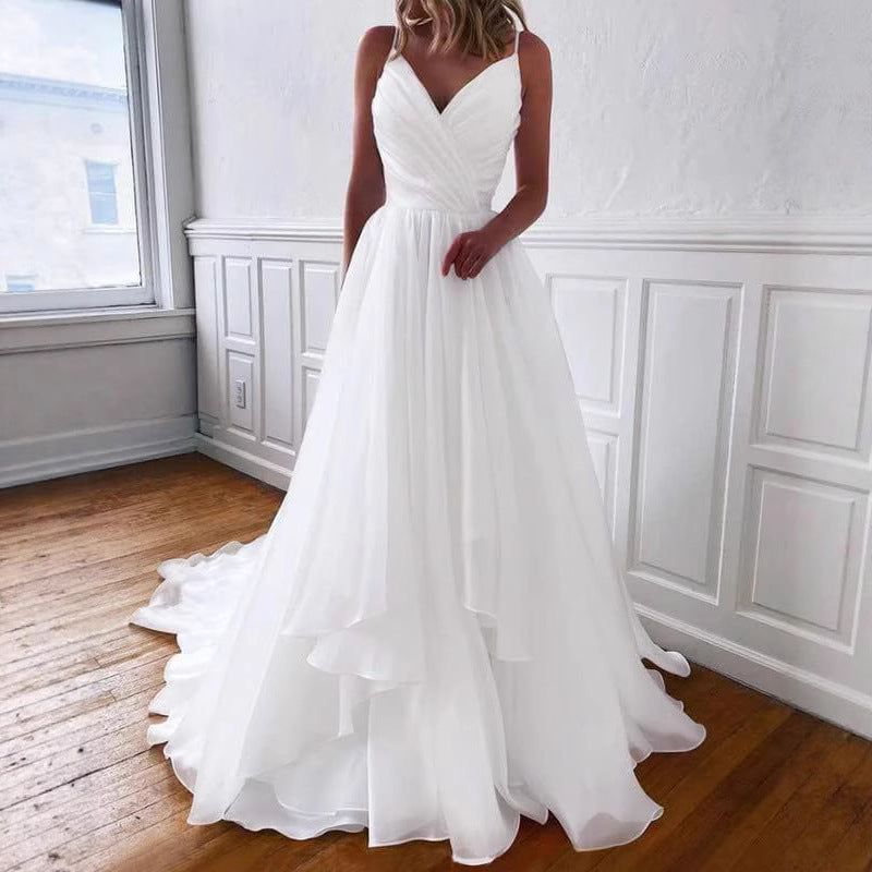 Robe de mariée légère en col V plissé