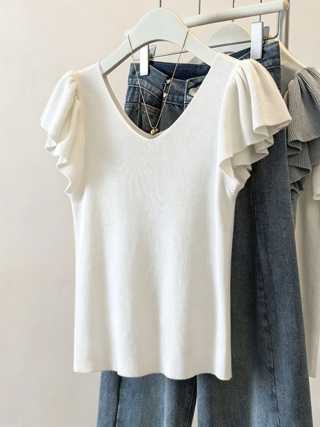 V-col tricoté à manches courtes Ruffled Solid-color Top
