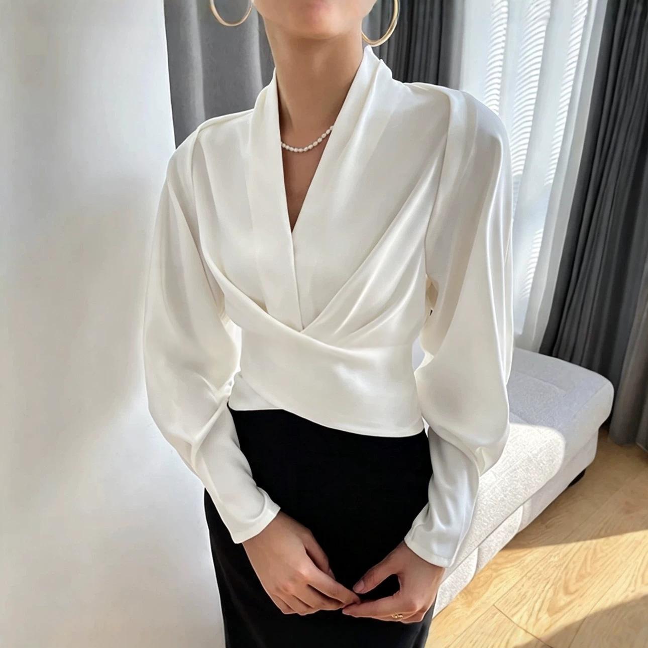 Chemise femme col V Slim-fit couleur unie