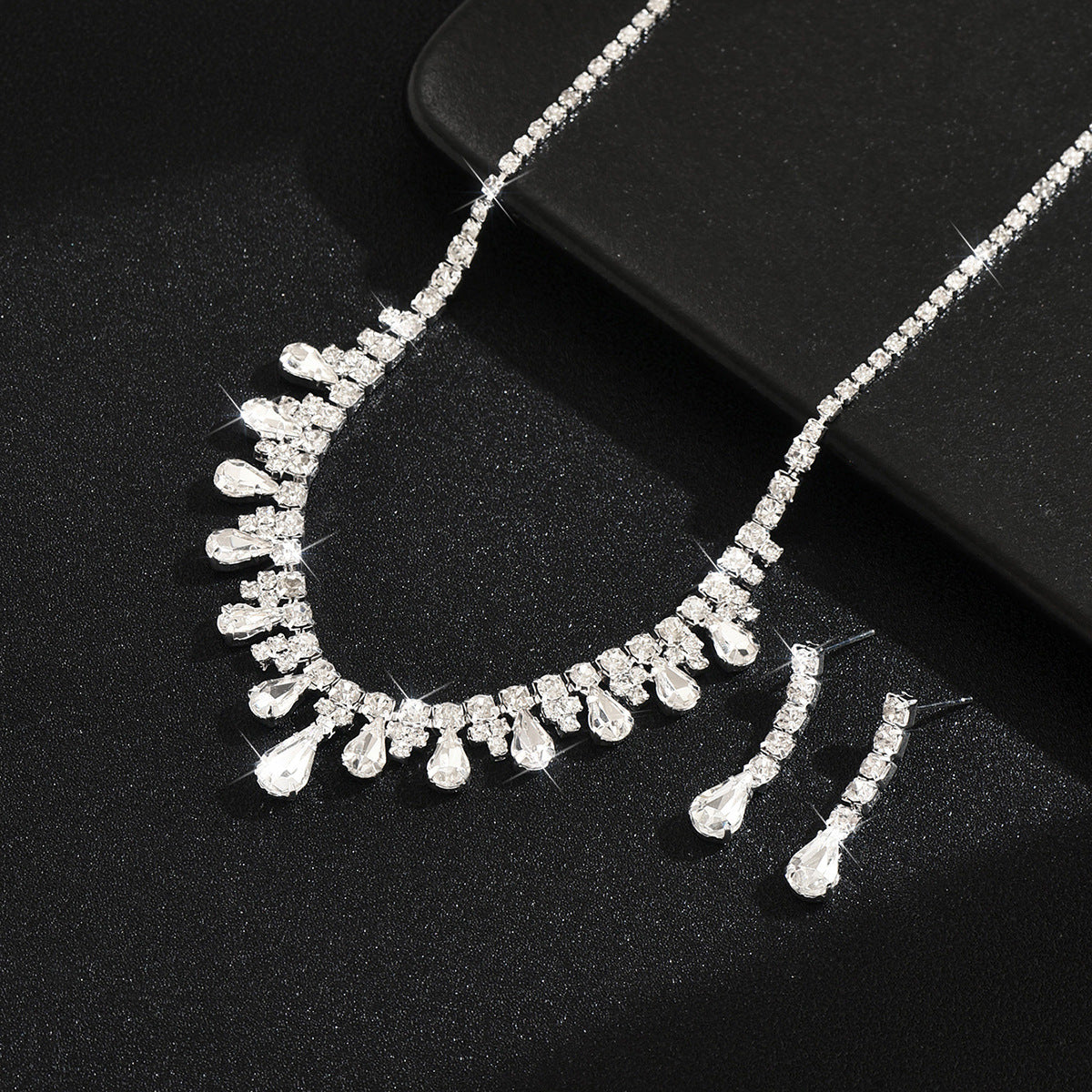 Femmes 2 Pcs V en forme de chute d'eau Teardrop Strass Set de bijoux