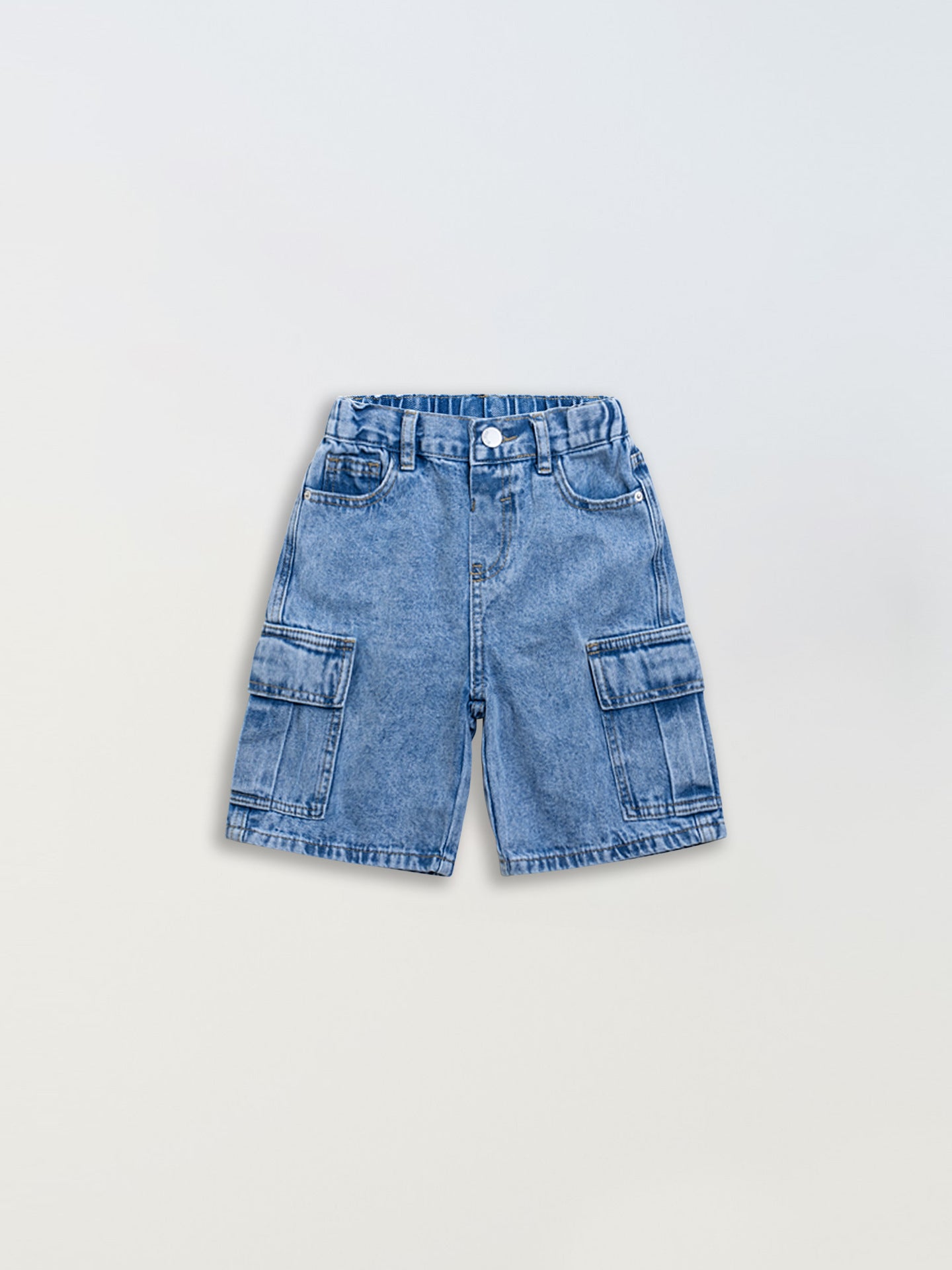 Short pratique en denim lavé multi-poches pour garçons