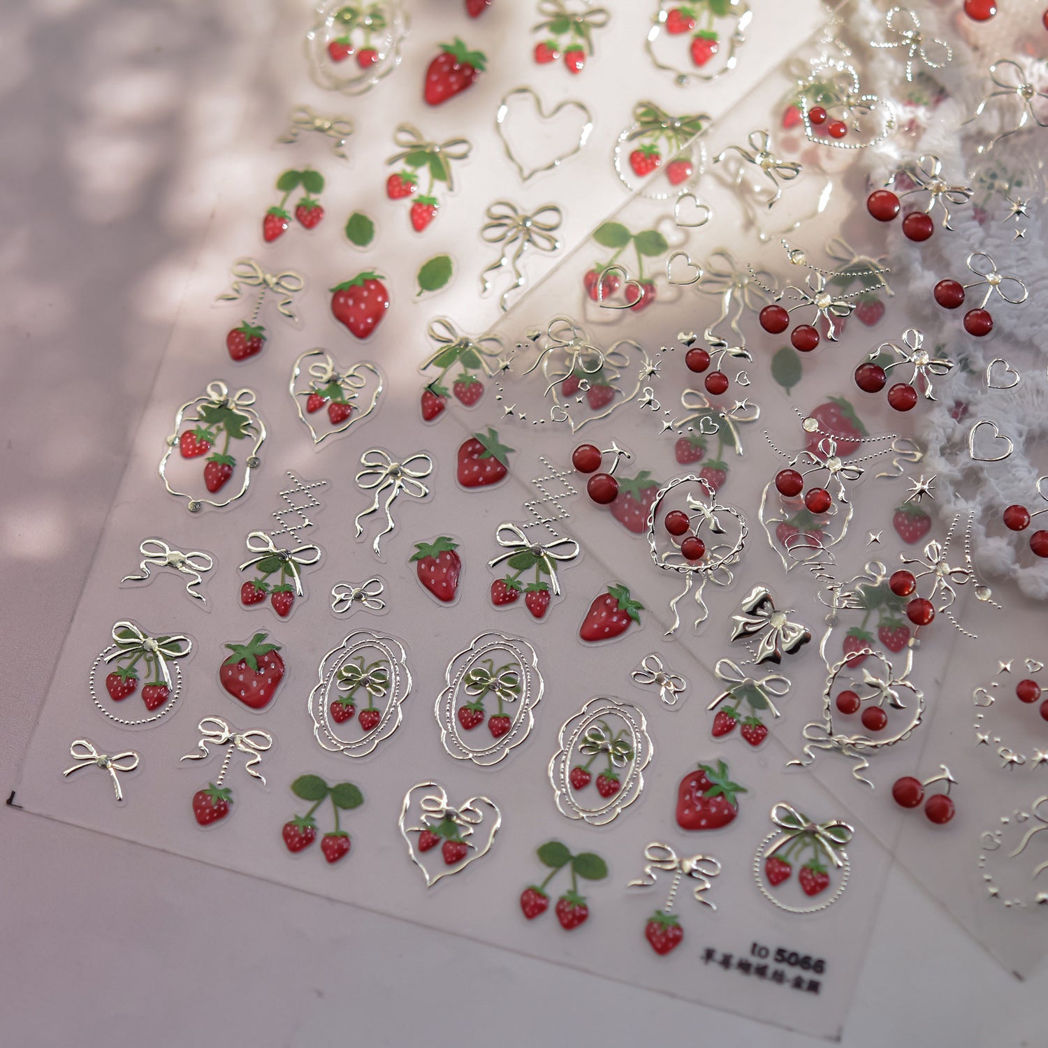 Stickers de style japonais Instagram Inspiré fraise et clou de métal Bow