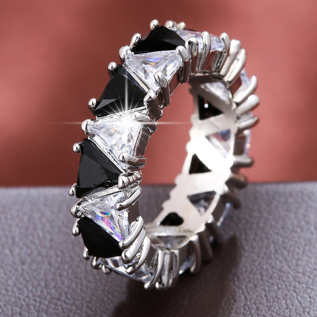European And American Fashion Triangular Zirconia Anneau pour femmes