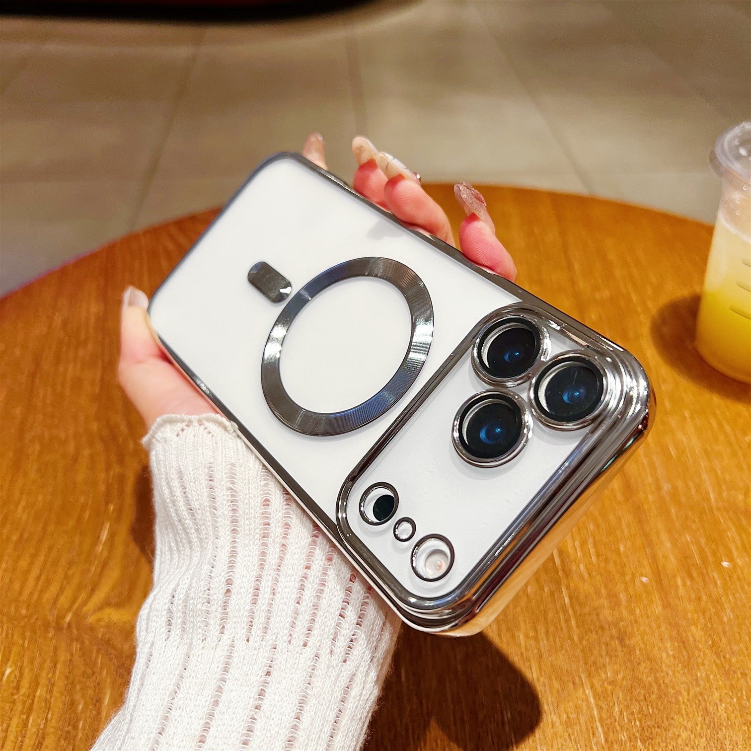 Aspiration magnétique du boîtier de téléphone avec protecteur transparent de lentilles électroplastiques