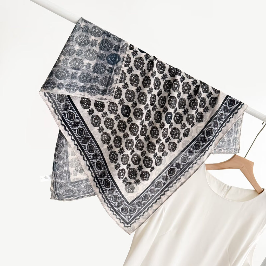 Vieille écharpe de cou pour femmes printemps et automne