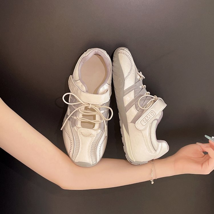 Retro Velcro Chaussures d'entraînement Allemandes pour les femmes Niche épaisse Soled la hauteur de boosting Run