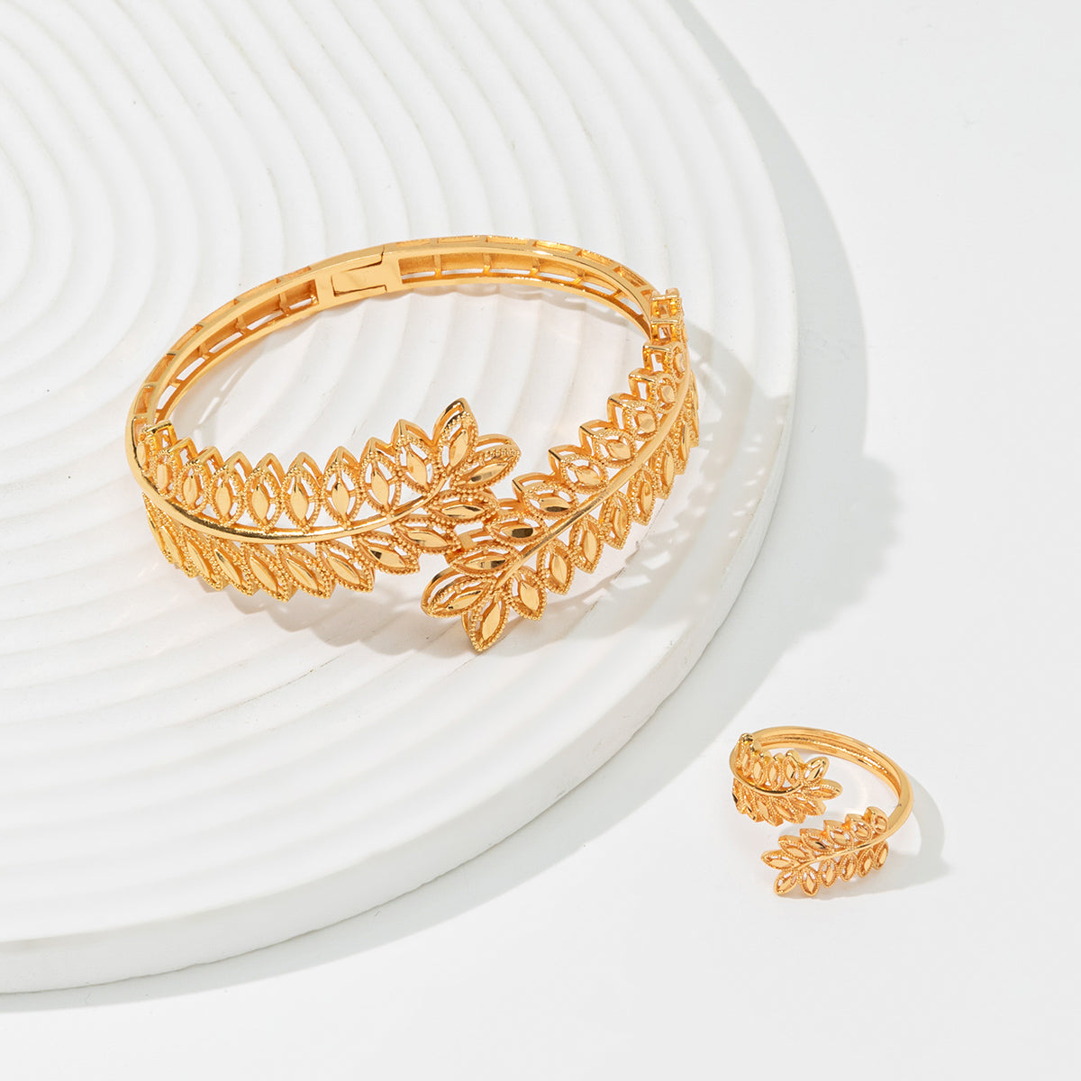 Bracelet d'or en feuille d'oreille 2cps avec bague ouverte