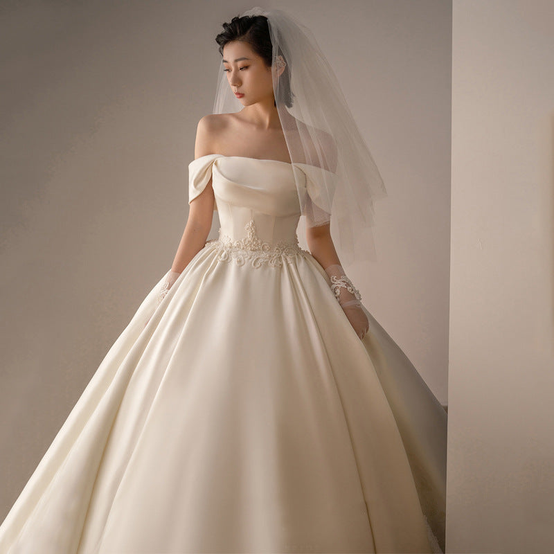 Satin femme hors-épaule Mode rétro Trailing Robe de mariée