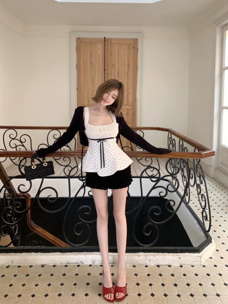 Strap Top tricoté multi-couches Pantalons de gâteau Set Cardigan Short