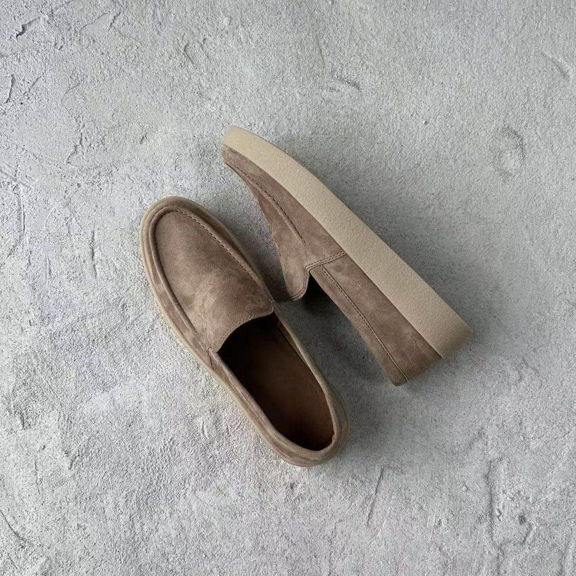 Versatile and minimalist men's dress shoes