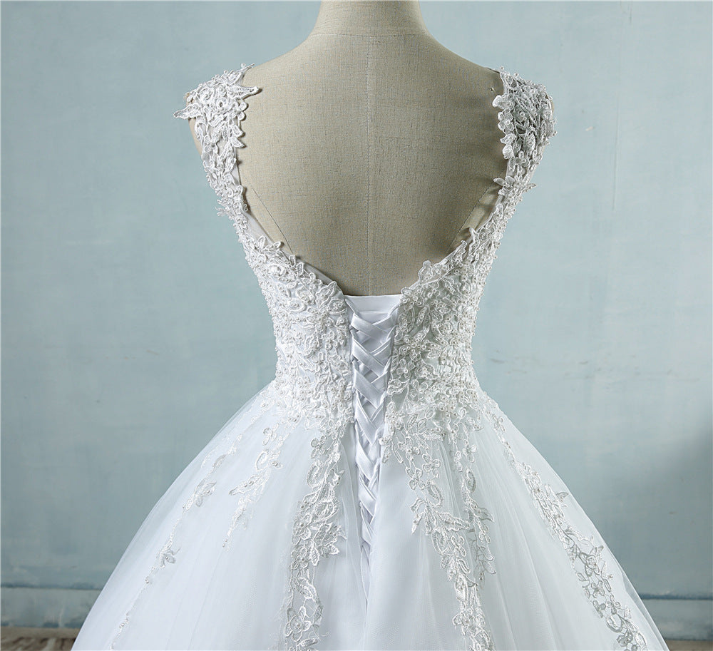 Robe de mariée haute taille avec col en V profond