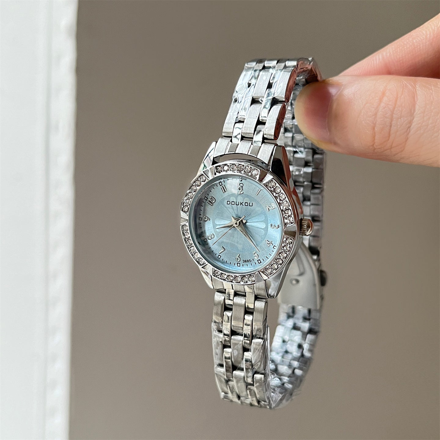 Cadran rond en forme de daisy avec embellissements diamant pour un Premium