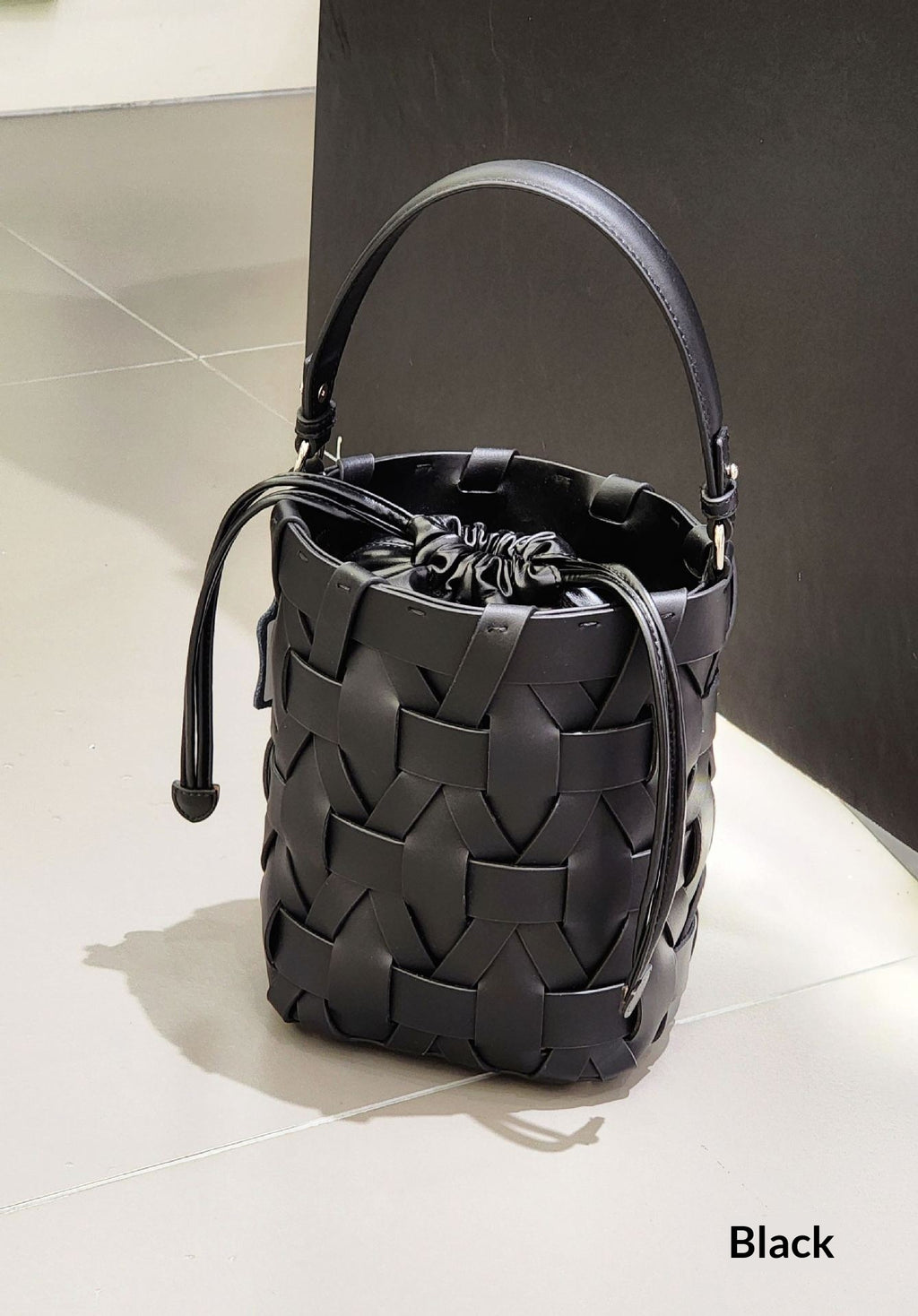 Un sac croisé polyvalent et occasionnel
