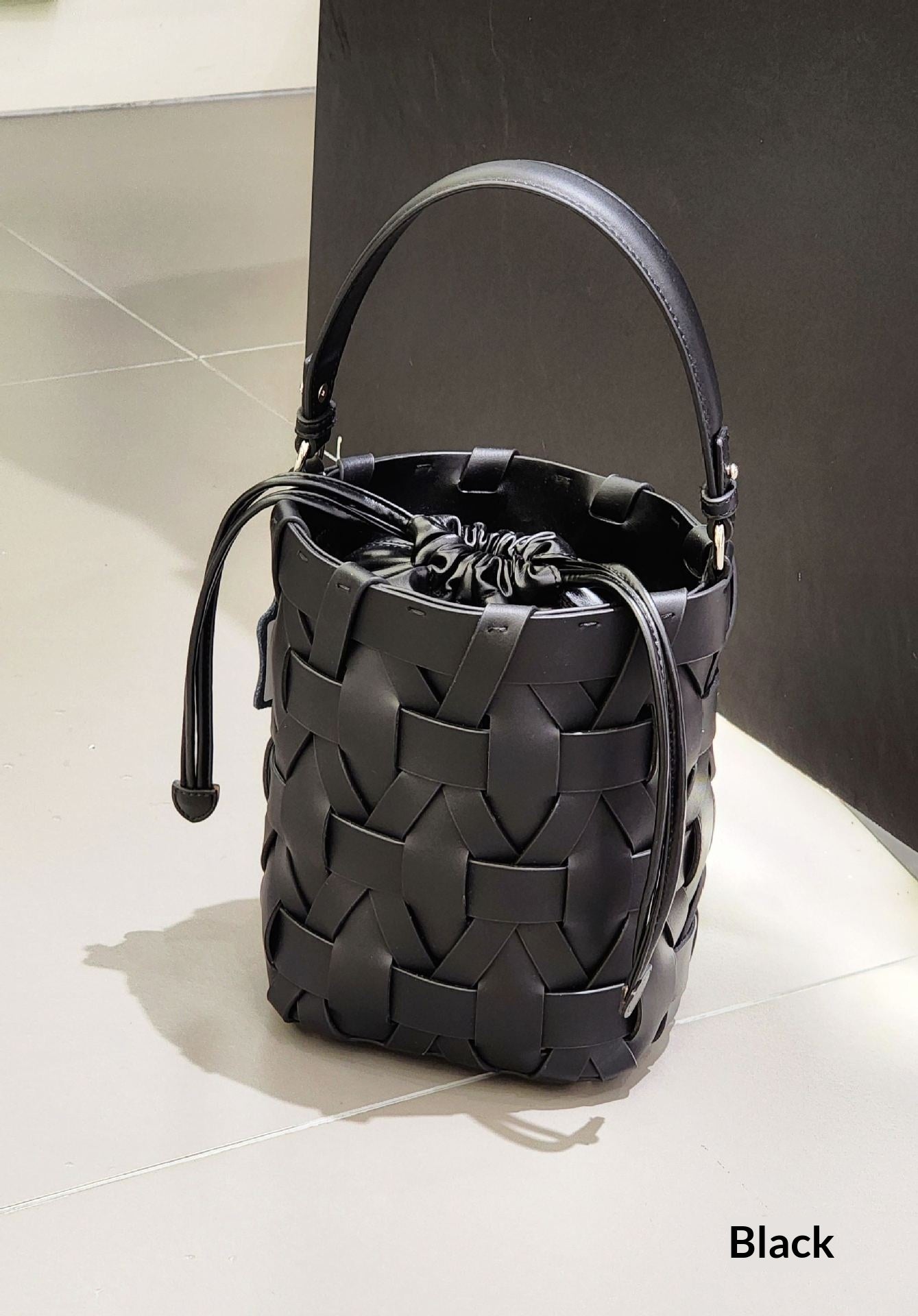 Un sac croisé polyvalent et occasionnel