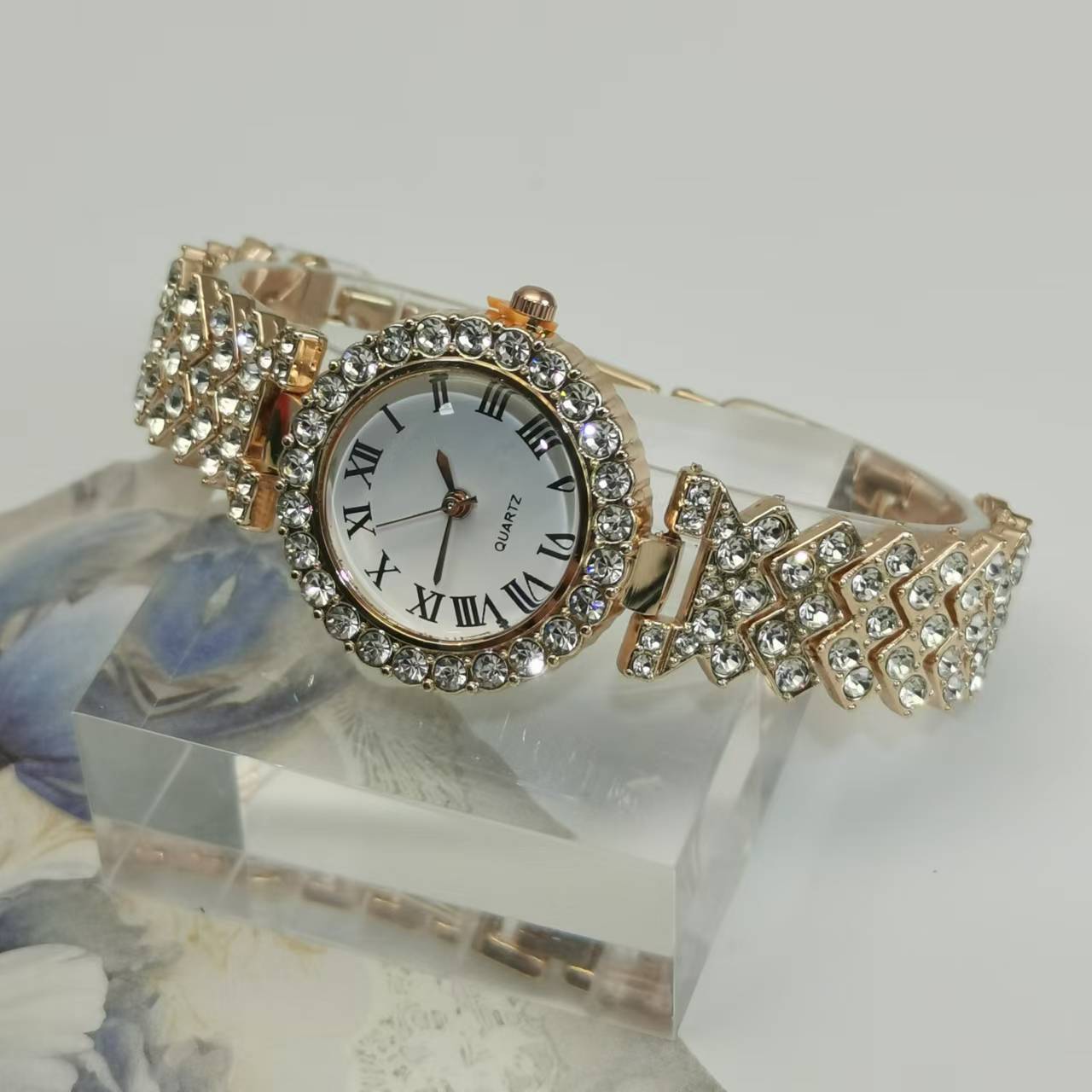 Fashion Business Versatile Diamond Starry Sky Quartz Bracelet de montre pour les femmes