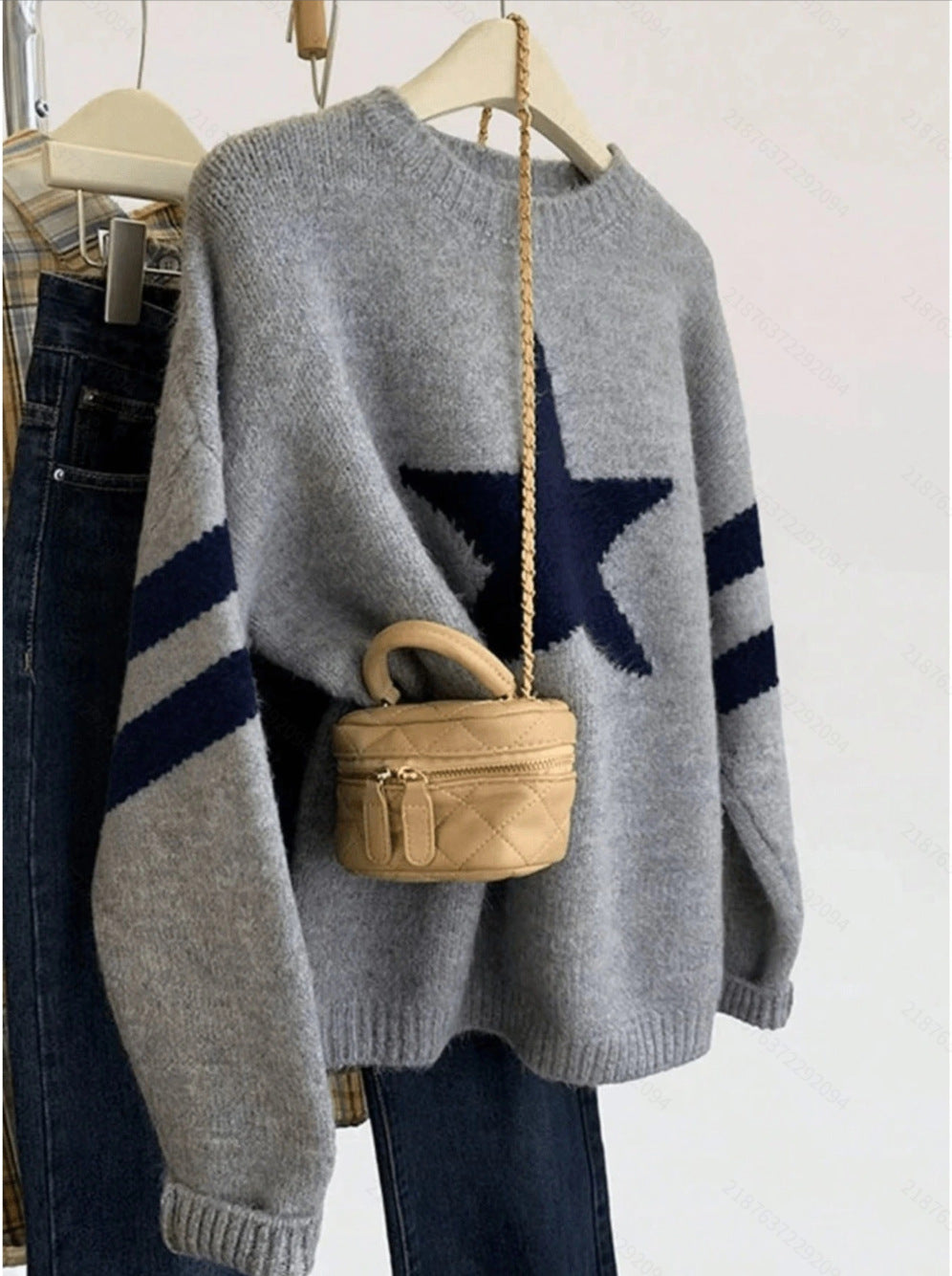 Pull simple tricoté avec un motif d'étoile