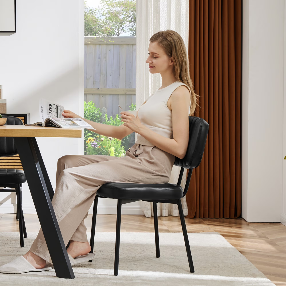 2 Chaises à manger de style mi-siècle avec revêtement en cuir faux