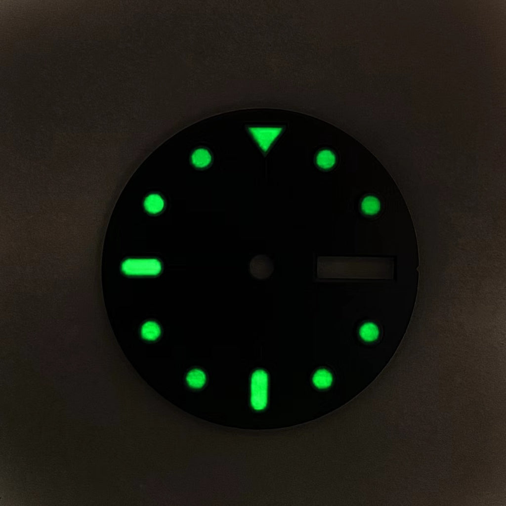 Accessoire de montre Cadran à double date avec aiguilles lumineuses vertes pour NH36 4R M