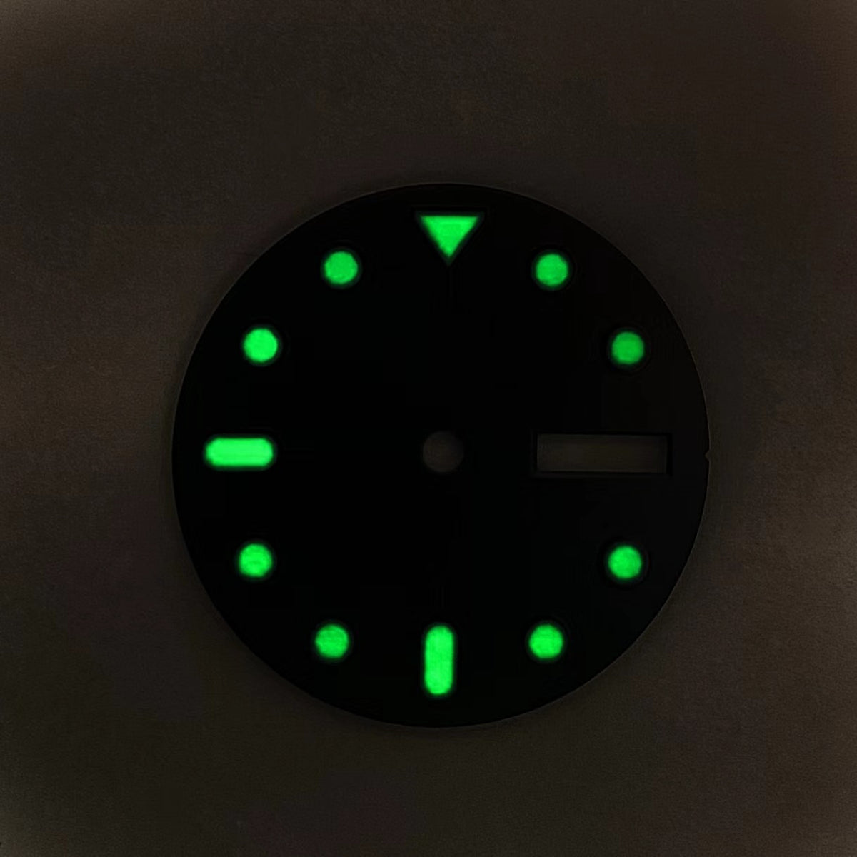 Accessoire de montre Cadran à double date avec aiguilles lumineuses vertes pour NH36 4R M