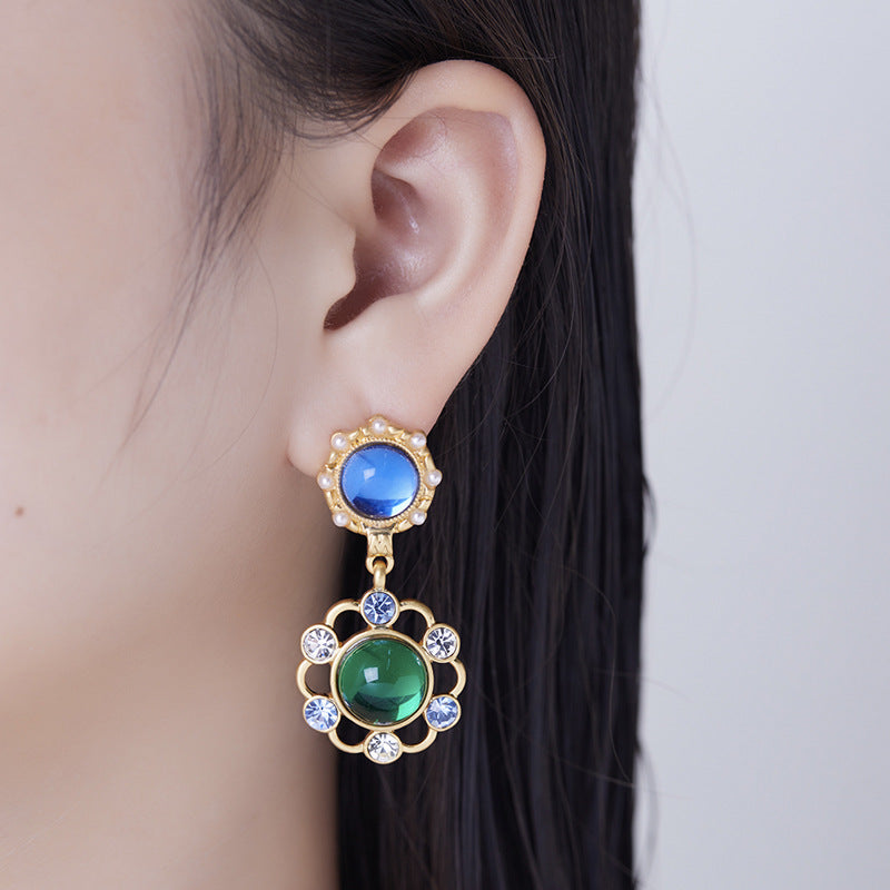 Reproduction antique Dentelle Découpée Colorée Fringe Oreille Studs
