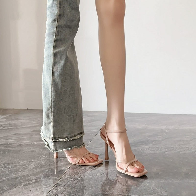 Femmes Minimalist Double Strap Strap Square ouvert Toe Stiletto Talon Sandales correspondant Casual D