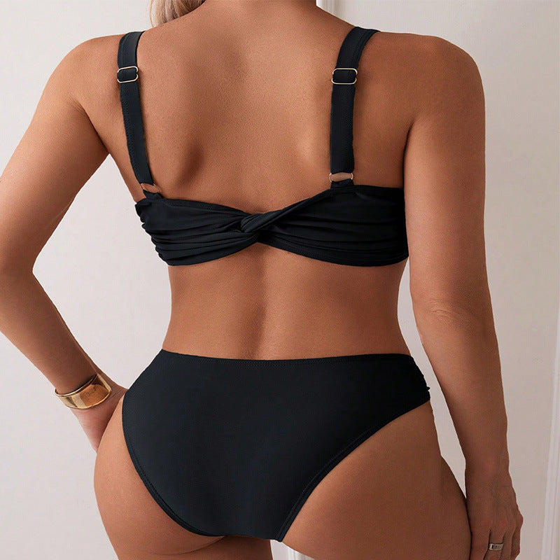 Femmes de maillot de bain à col massif européen et américain