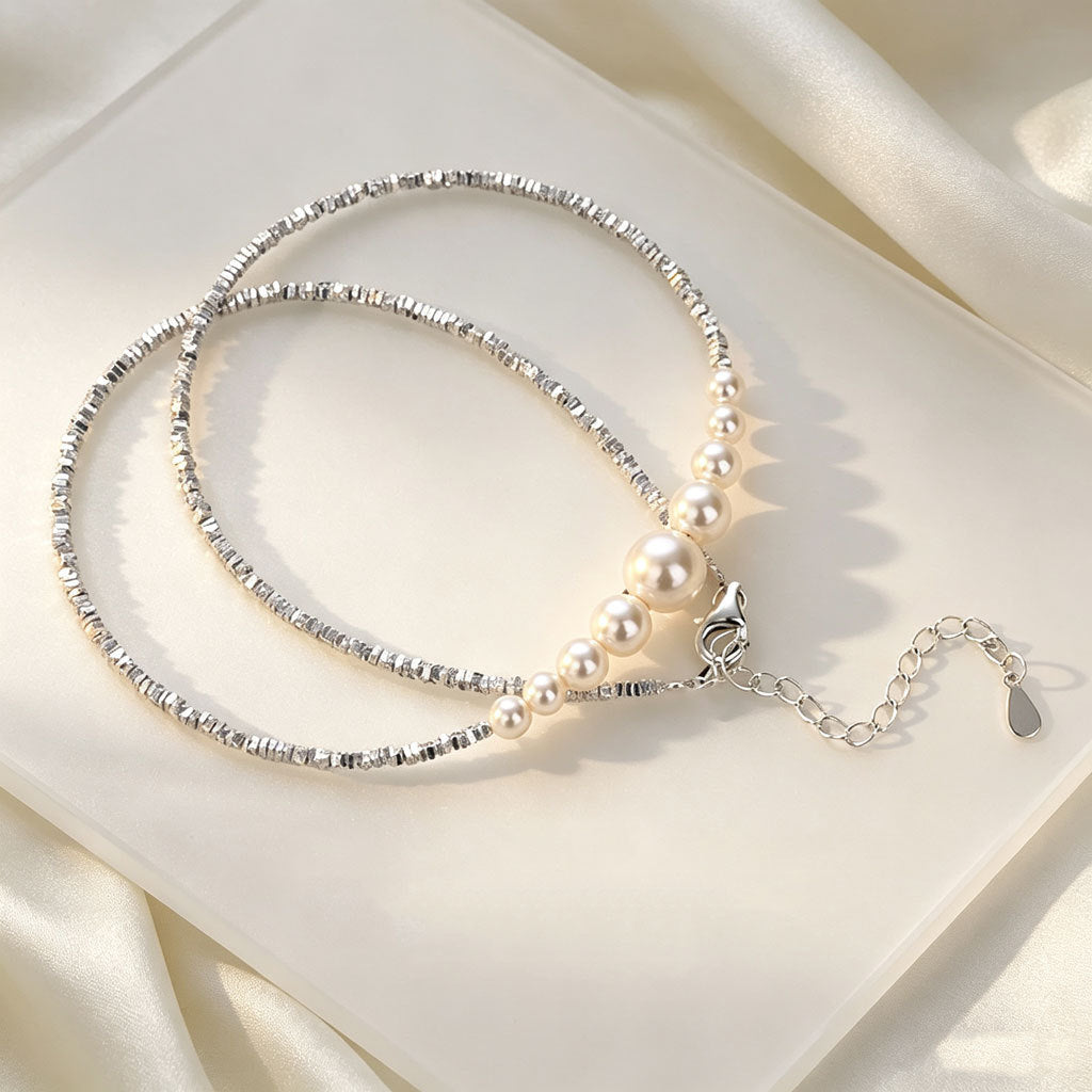 Collier Silver Pearl cassé est simple