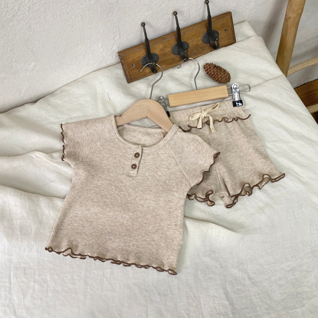Short sleeve t-shirt and shorts Two-piece set