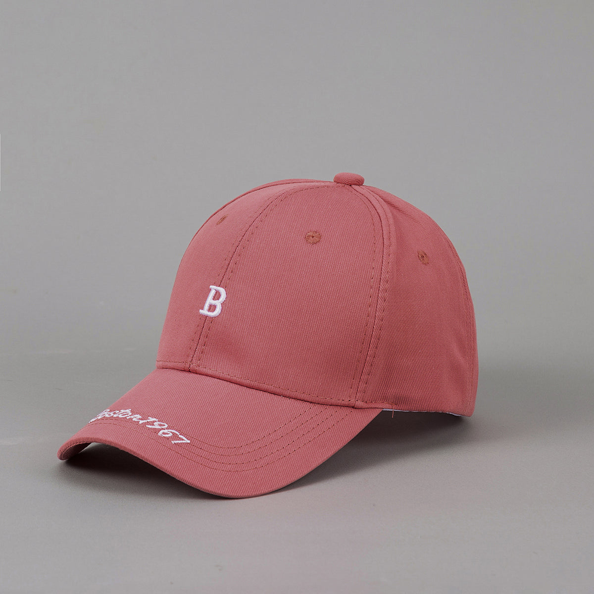 Casquette de baseball brodée hommes et femmes avec un design élégant et simple.