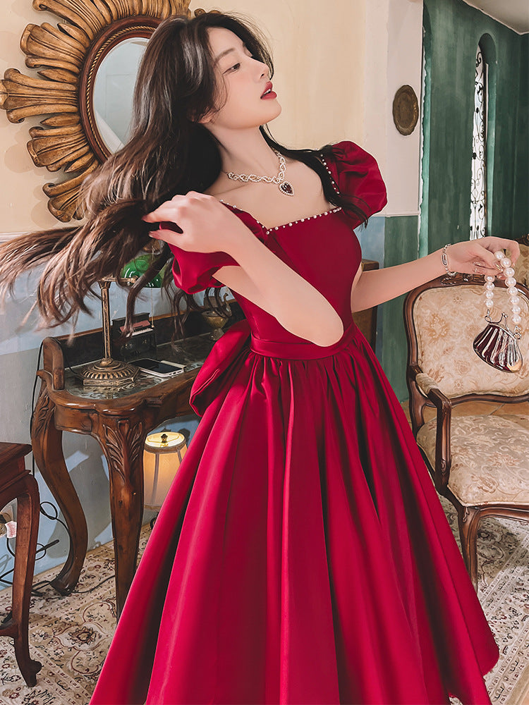 Vin d'hiver engagement rouge quotidien princesse française sur la course robe satin