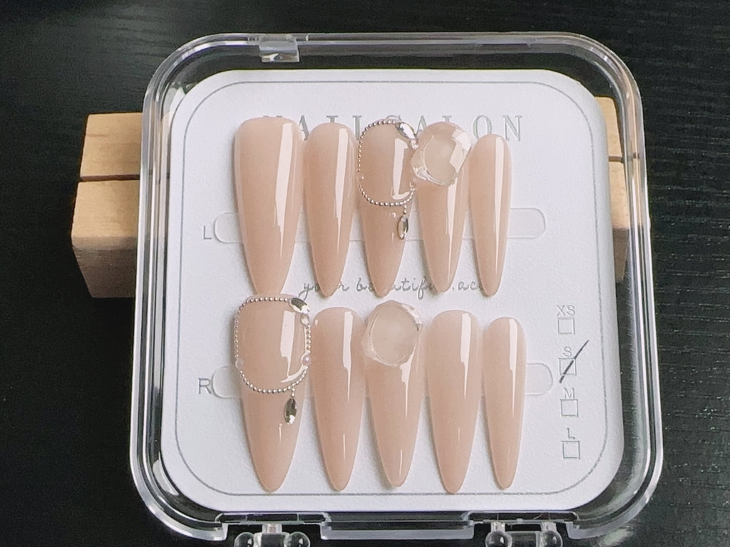 Appuyez sur les ongles T071