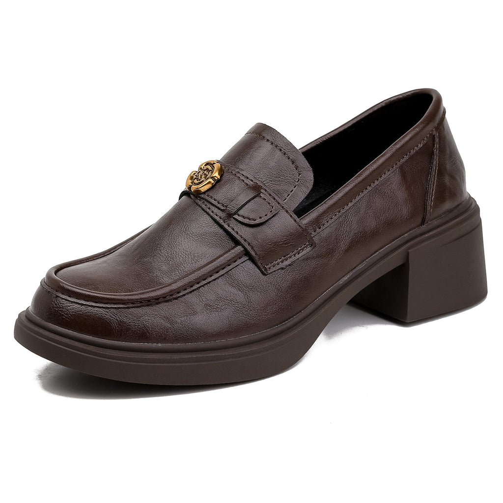 Chaussures en cuir avec des semelles épaisses