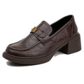 Chaussures en cuir avec des semelles épaisses