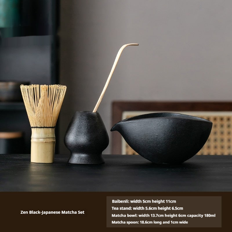 Ensemble de thé pour faire le matcha avec la poterie grossière