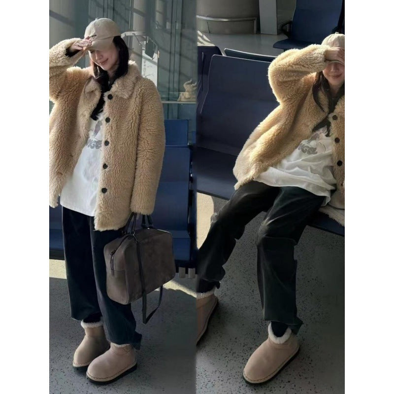 Manteau de laine de mouton avec un collier de lapel