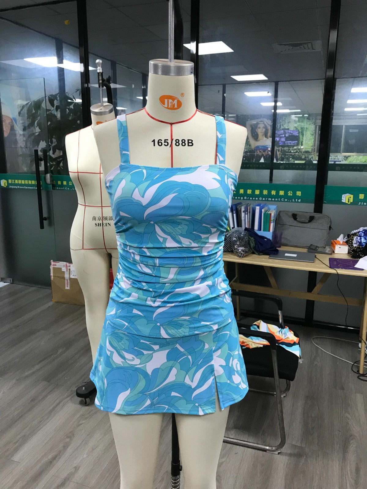 Set de bikini de jupe de gaine à fente bleue pour femmes