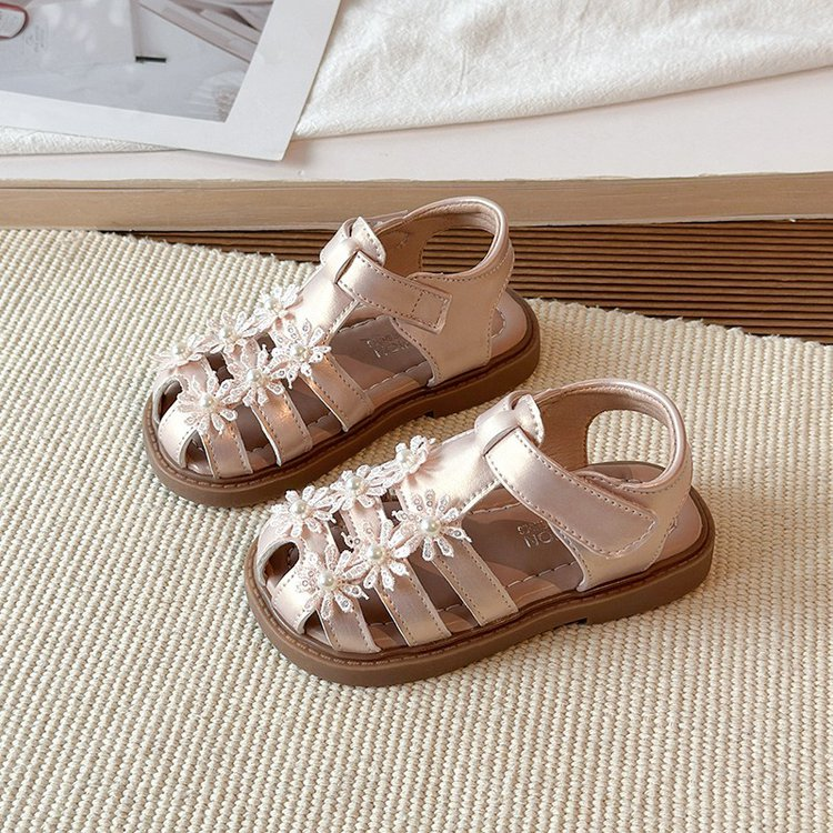 Les filles d'été Sandales aux pieds fermés