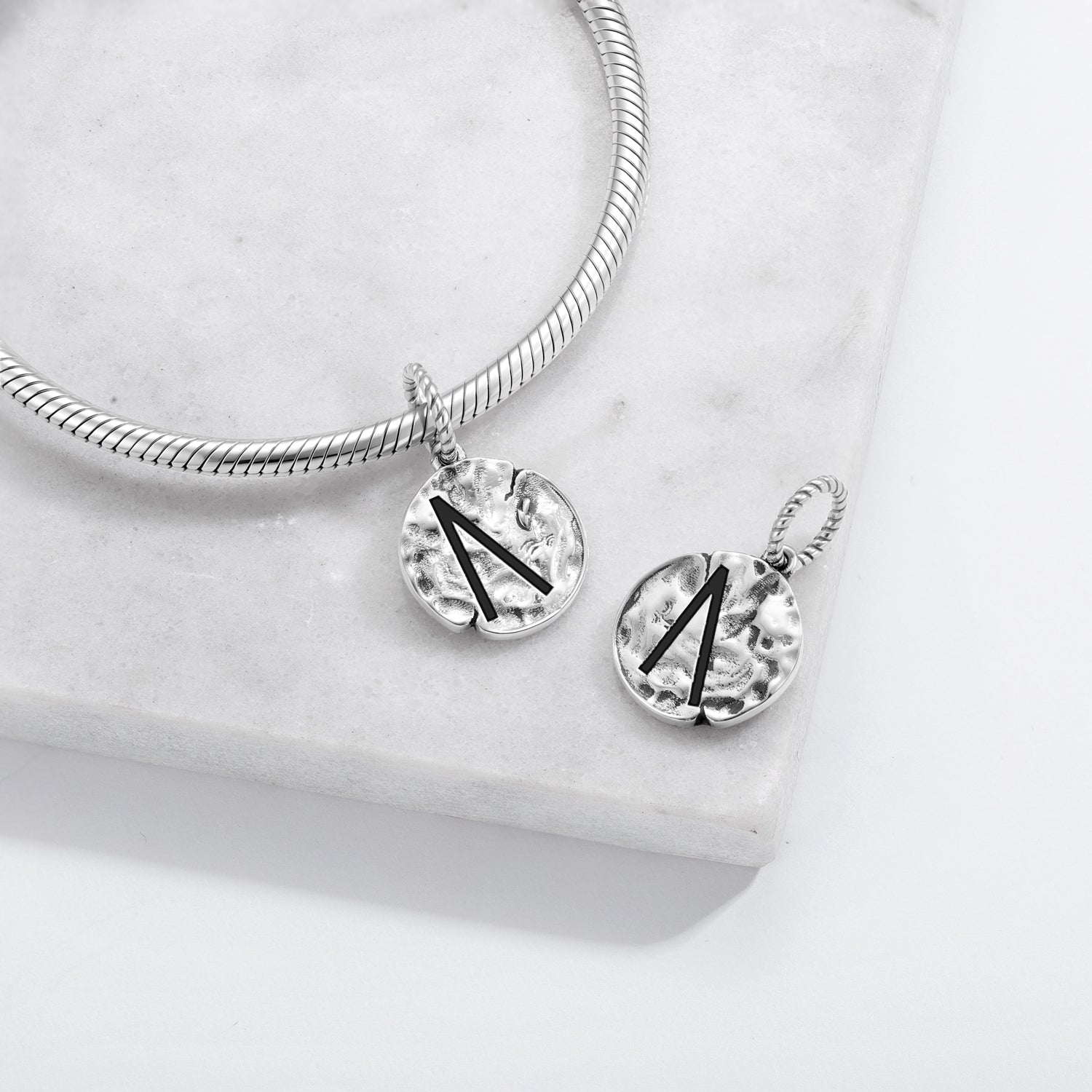 Norse Runes Uruz Symbole 925 Argent Sterling Textured Dangle Charm pour bracelets de charme