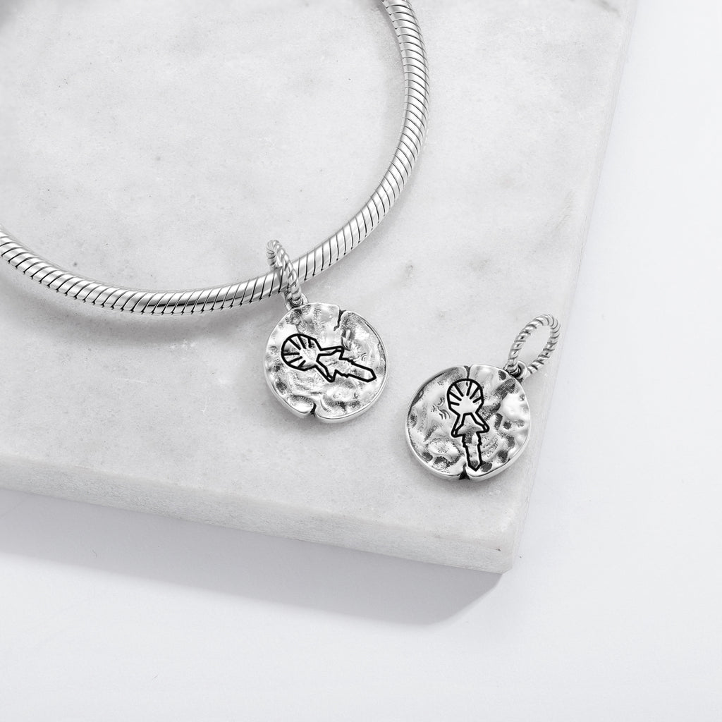 L'île de Pâques Nui Tanga Roa Symbole 925 Argent Sterling Textured Dangle Charm pour Char