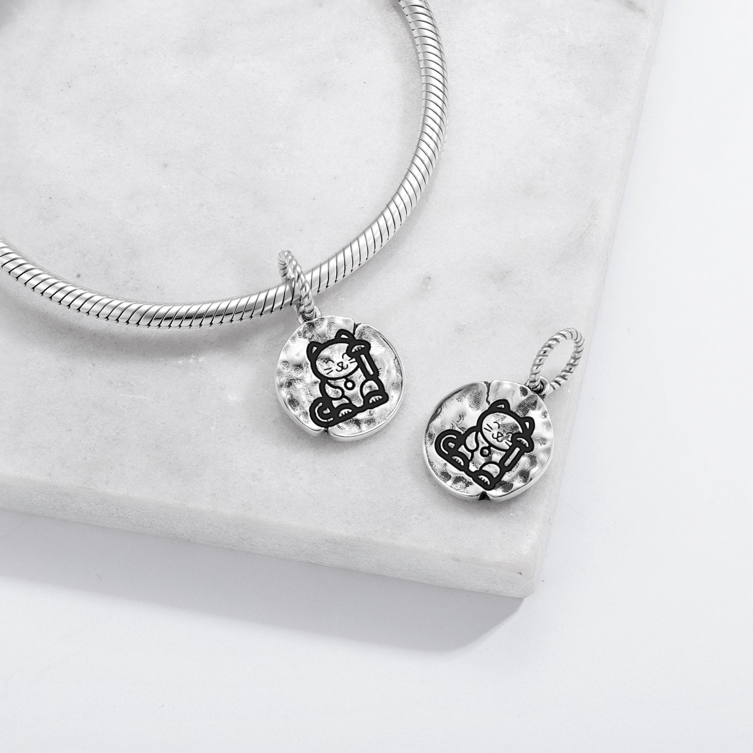 Chinese Lucky Cat Symbol 925 Argent Sterling Textured Dangle Charm pour bracelet de charme