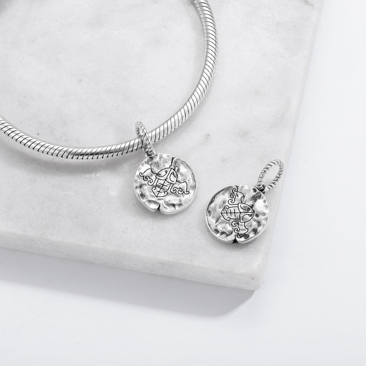Symbole Bat 925 Argent Sterling Texture main Dangle Charm pour bracelets de charme