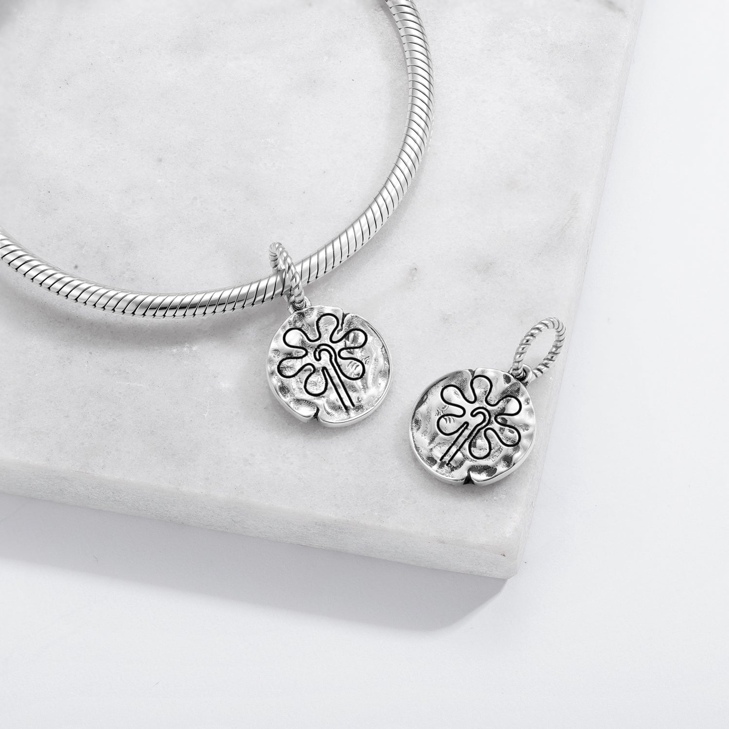 Lignes La Fleur Symbole 925 Argent Sterling Main Texturé Dangle Charm Pour Bracelets de Charme