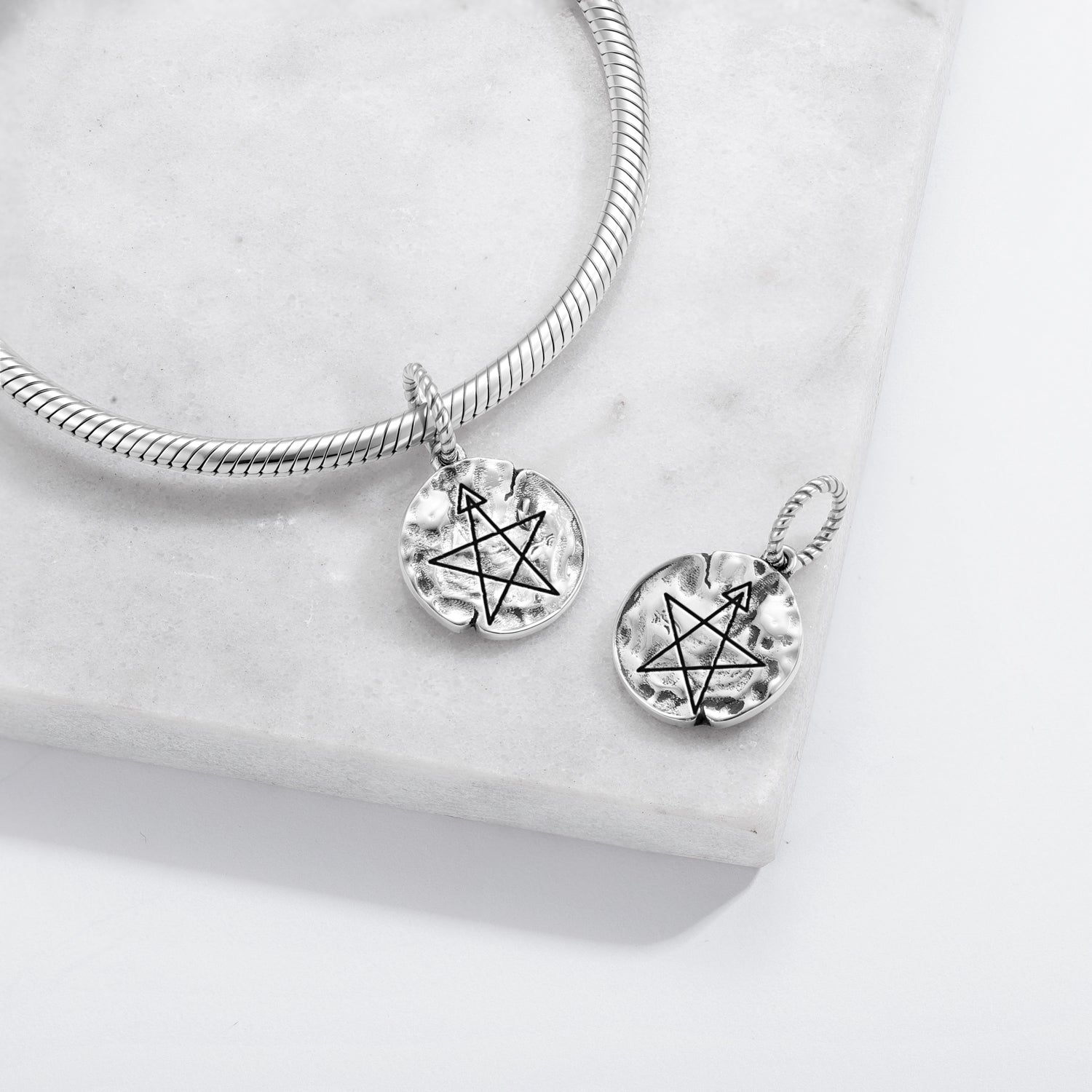 3ème degré Wiccan Symbole 925 argent sterling main texturé Dangle Charm pour bracelet de charme