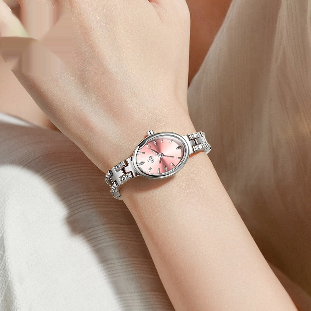 Montre Quartz de luxe abordable avec un bracelet en acier pour les femmes