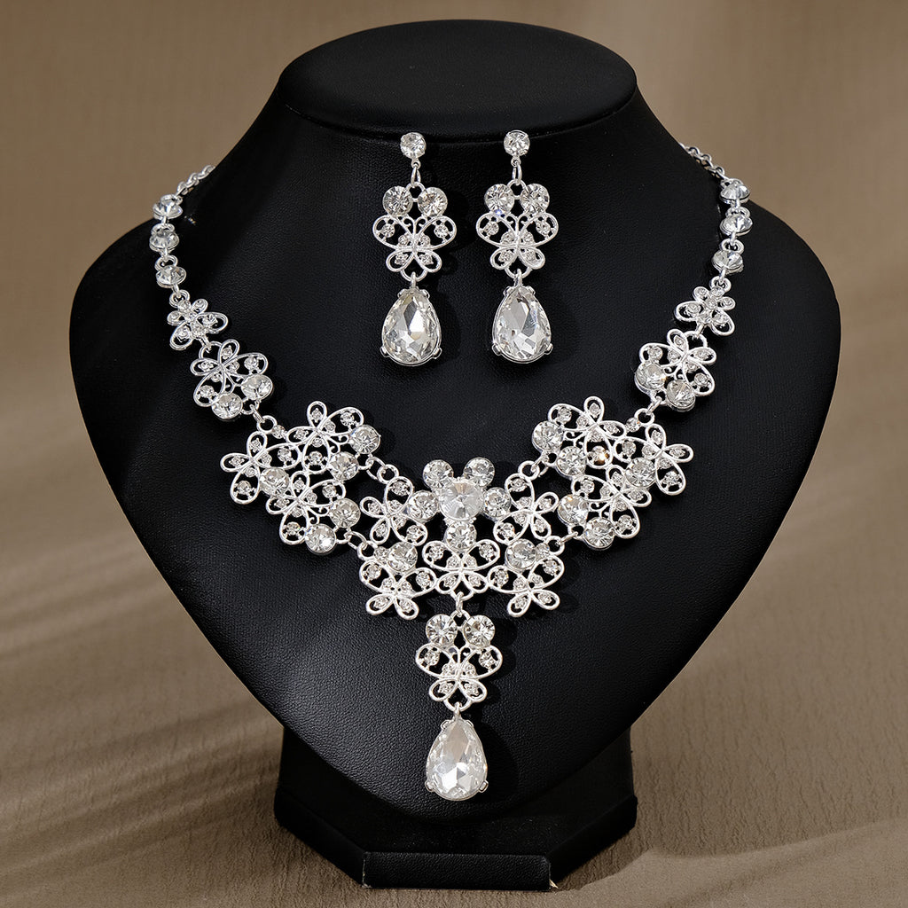 Boucles d'oreilles et colliers en Strass Pearl